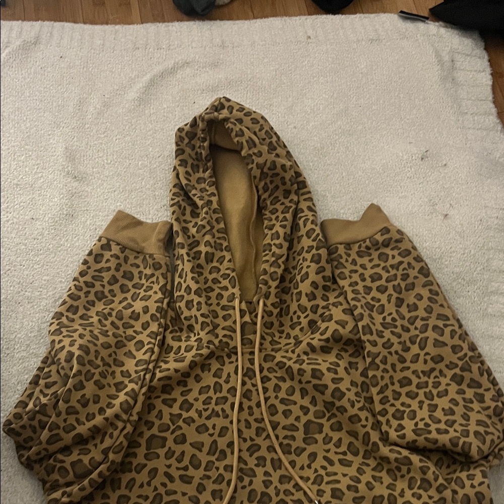 Leopard Print Hoodie!